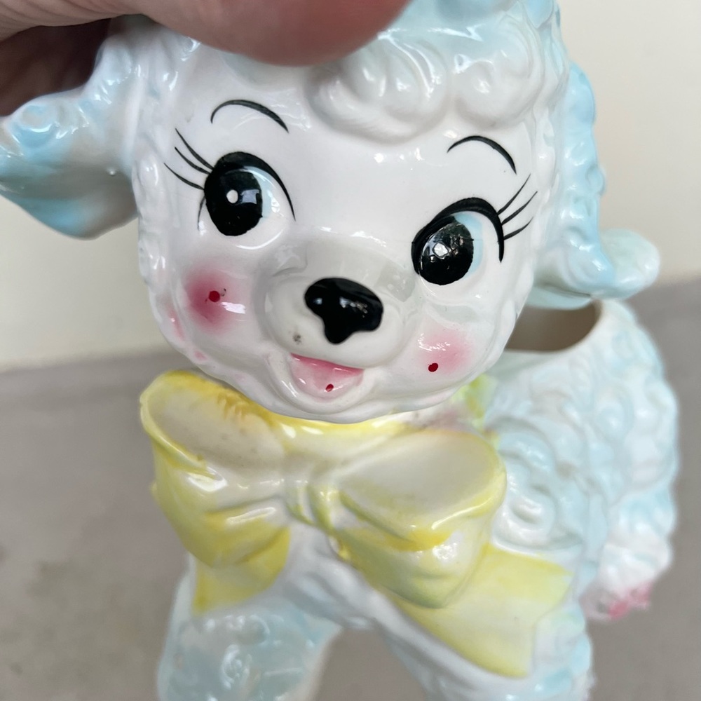 Vintage 1960s Ceramic Hand Painted Lamb Planter with Yellow Bow. Made in Japan - Picture 3 of 4